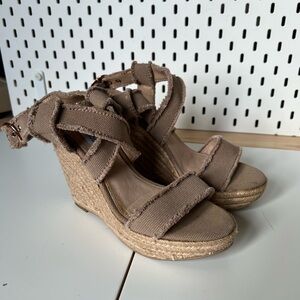 NWOT Steve Madden Fraid Tan Wedge Espadrille Sandals
